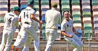 পাঁচ বলে পাঁচ উইকেট নিয়ে রানডেলের বিশ্বরেকর্ড